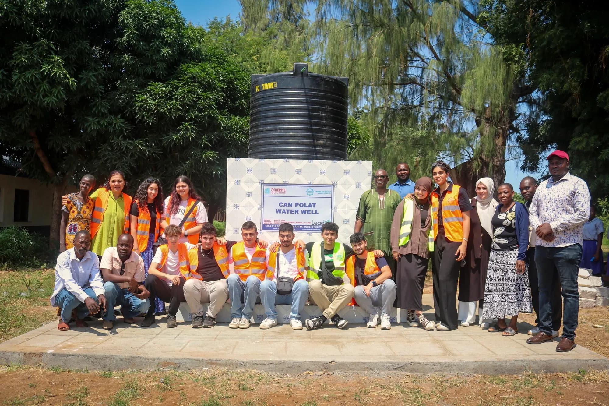 LeadUp students, school staff, and neighbors in front of the Can Polat Water Well in Malindi, Kenya.